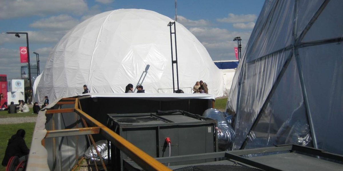 Equipos de climatización en proceso de instalación